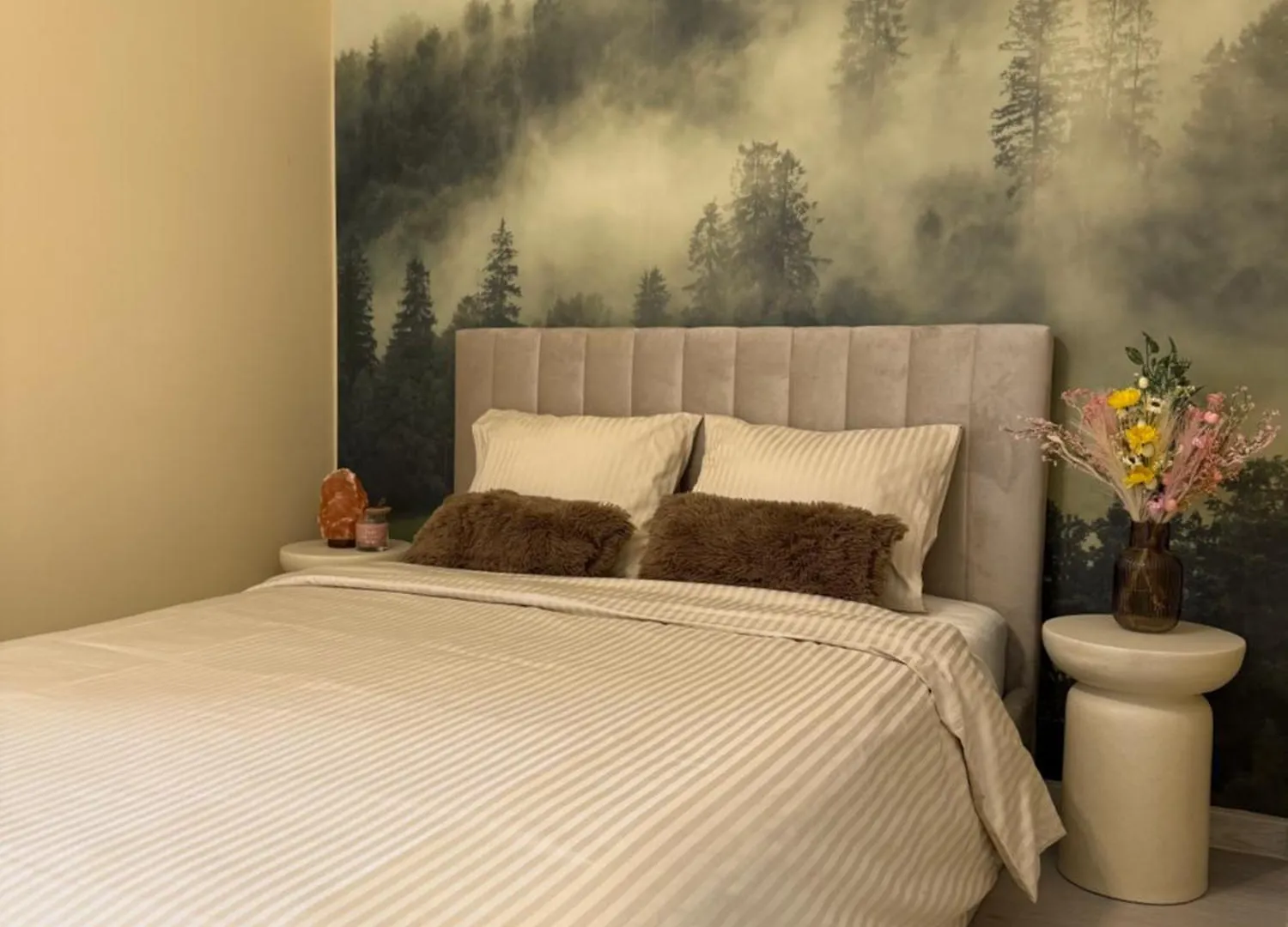 The Green Pine Studio - Hils Brauner Bucharest Apartment