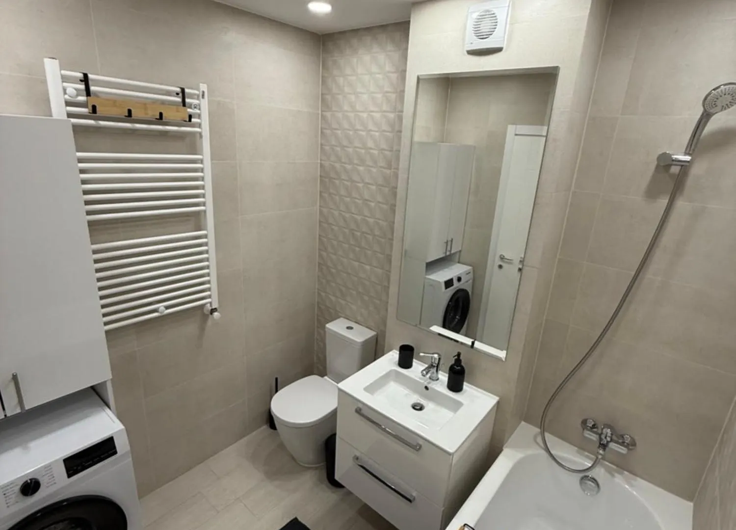 The Green Pine Studio - Hils Brauner Bucarest 0*,